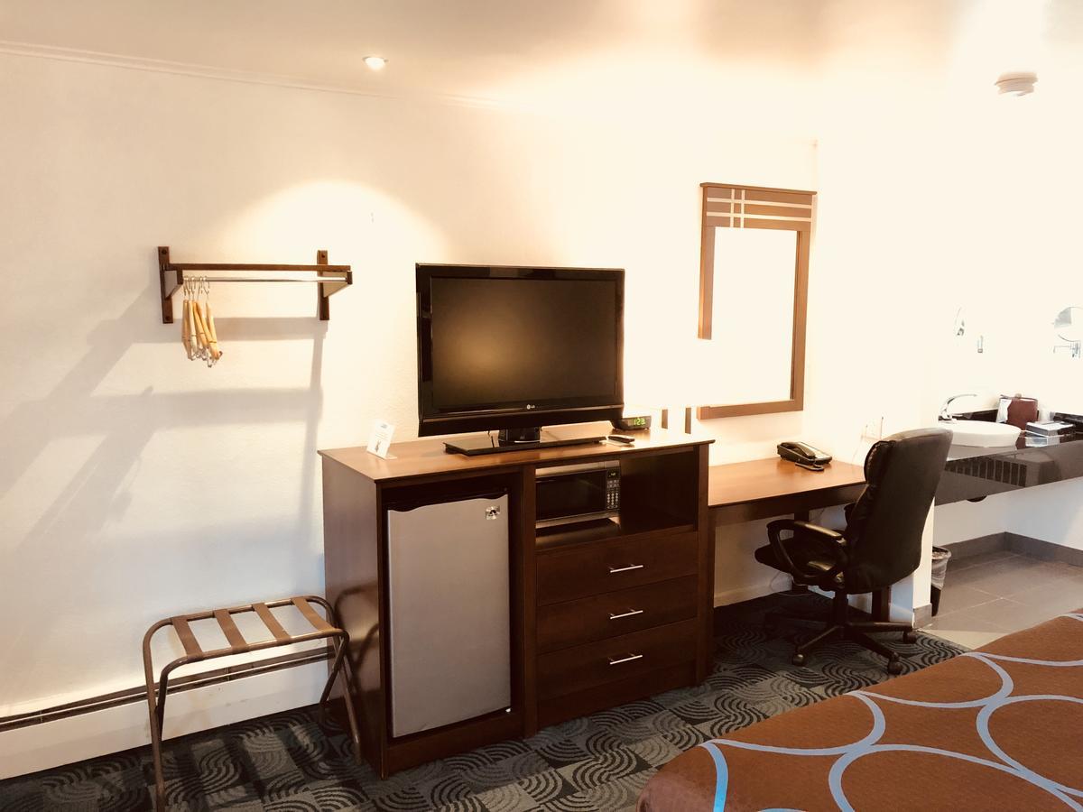 Berkshire Inn Піттсфілд Екстер'єр фото
